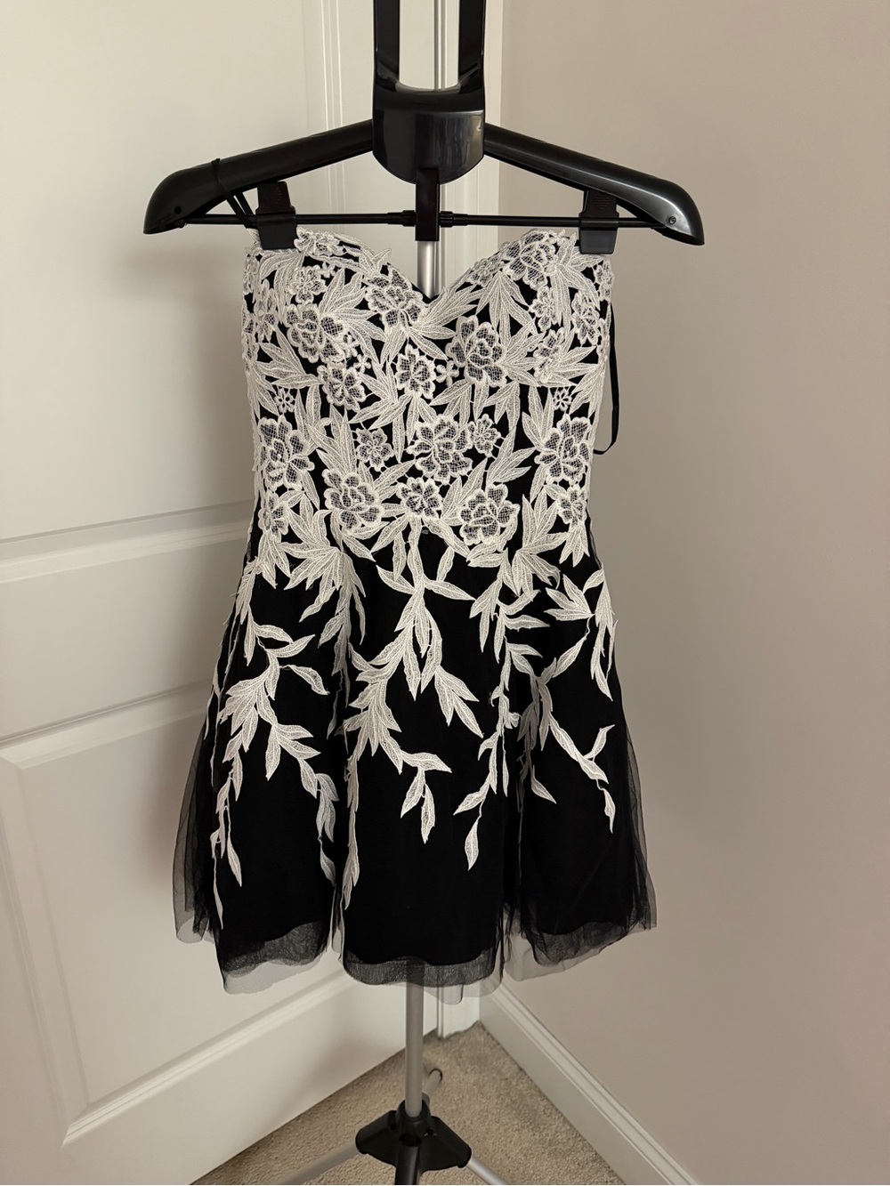 La Femme Black and White Strapless Floral Lace Party Dress